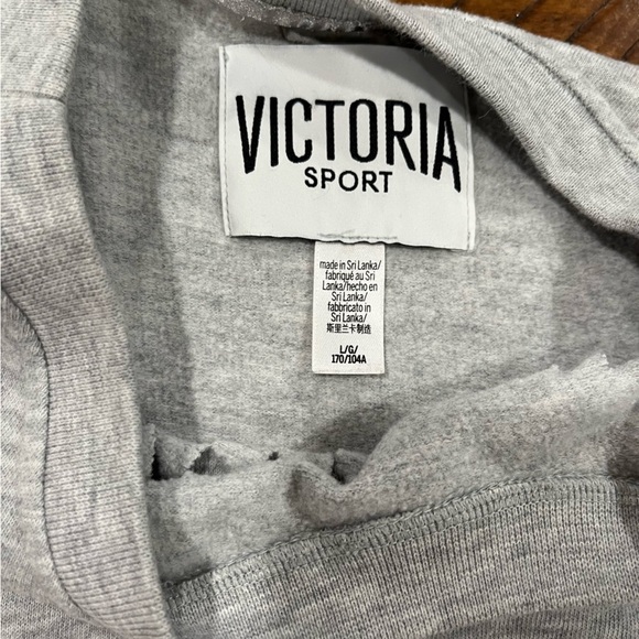 Victoria Sport sweatshirt - Picture 3 of 4